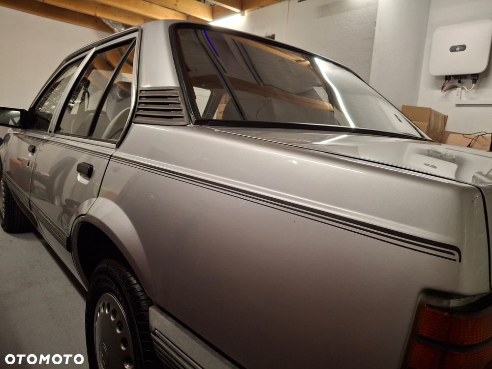Opel Ascona 1.6 Exclusive - 30