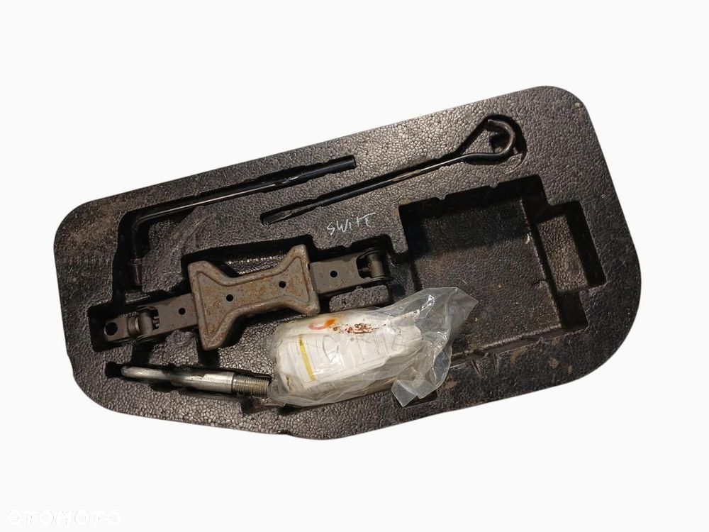LEWAREK PODNOŚNIK ZESTAW NAPRAWCZY KOŁA ZAPASOWEGO SUZUKI SWIFT MK6 SPORT - 1