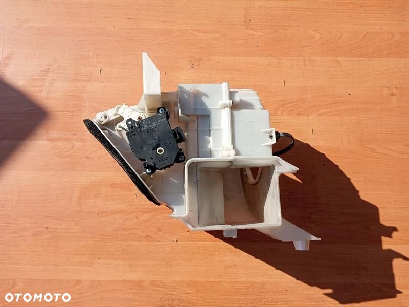 OBUDOWA WENTYLATORA NAWIEWU MAZDA RX 8 EUROPA - 1