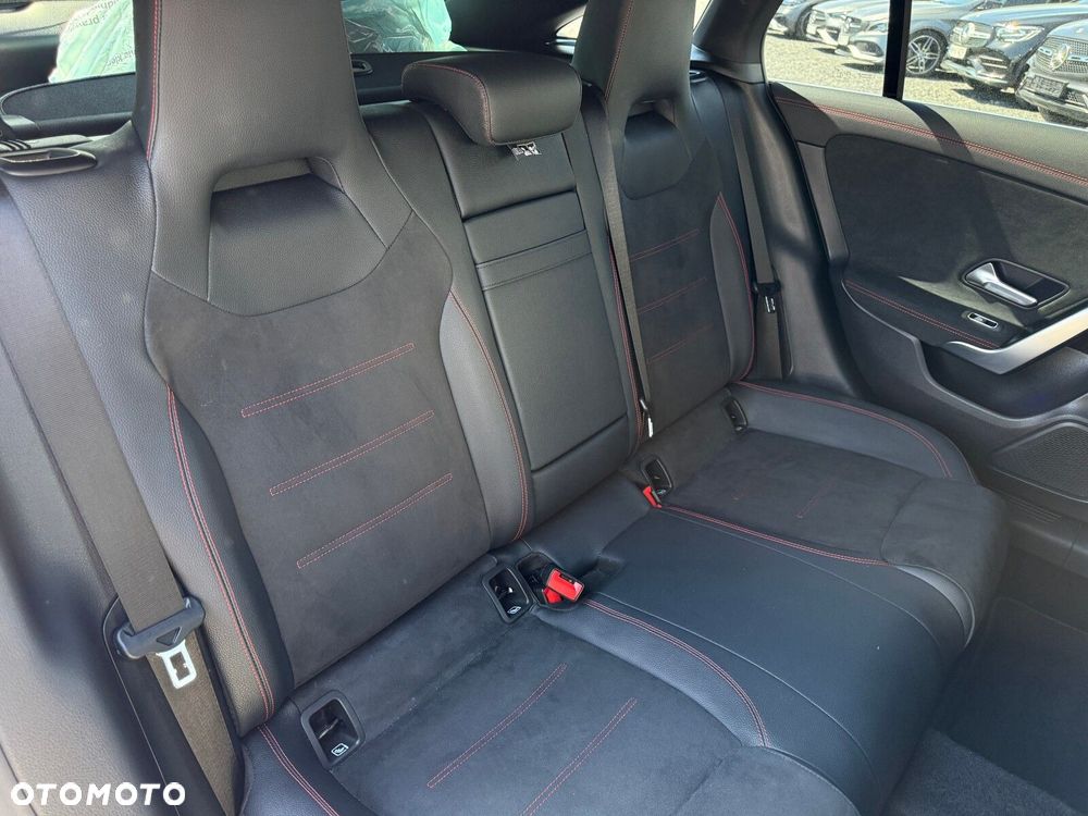 Mercedes-Benz CLA 180 AMG Line 7G-DCT - 27