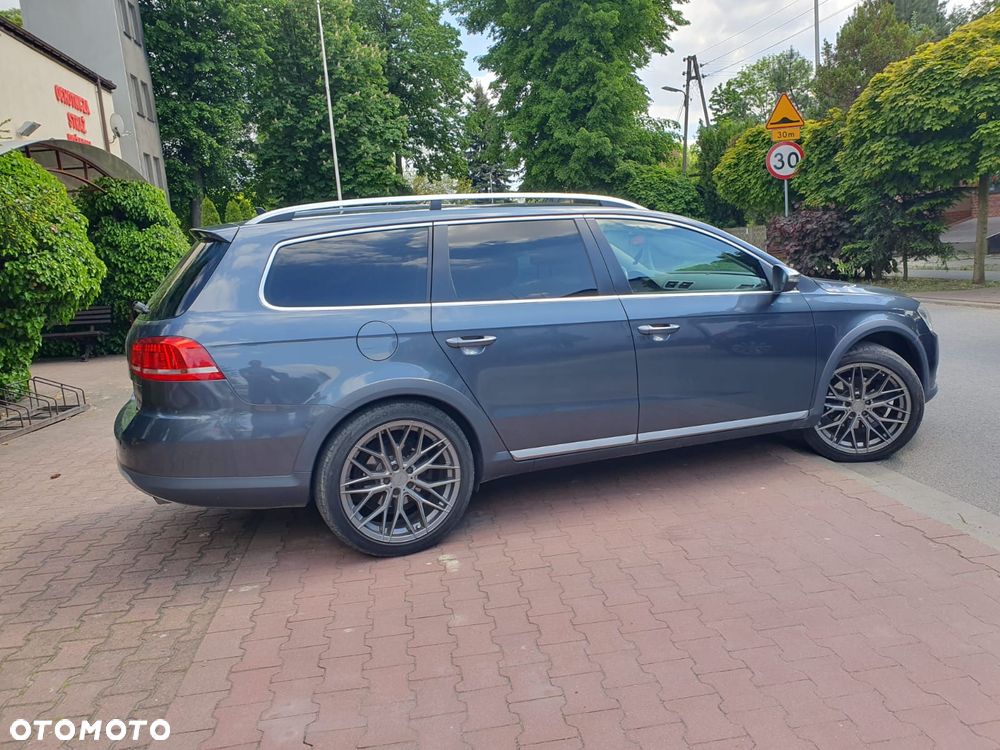 Volkswagen Passat Alltrack 2.0 TDI 4Motion DSG BlueMotion Tec - 32