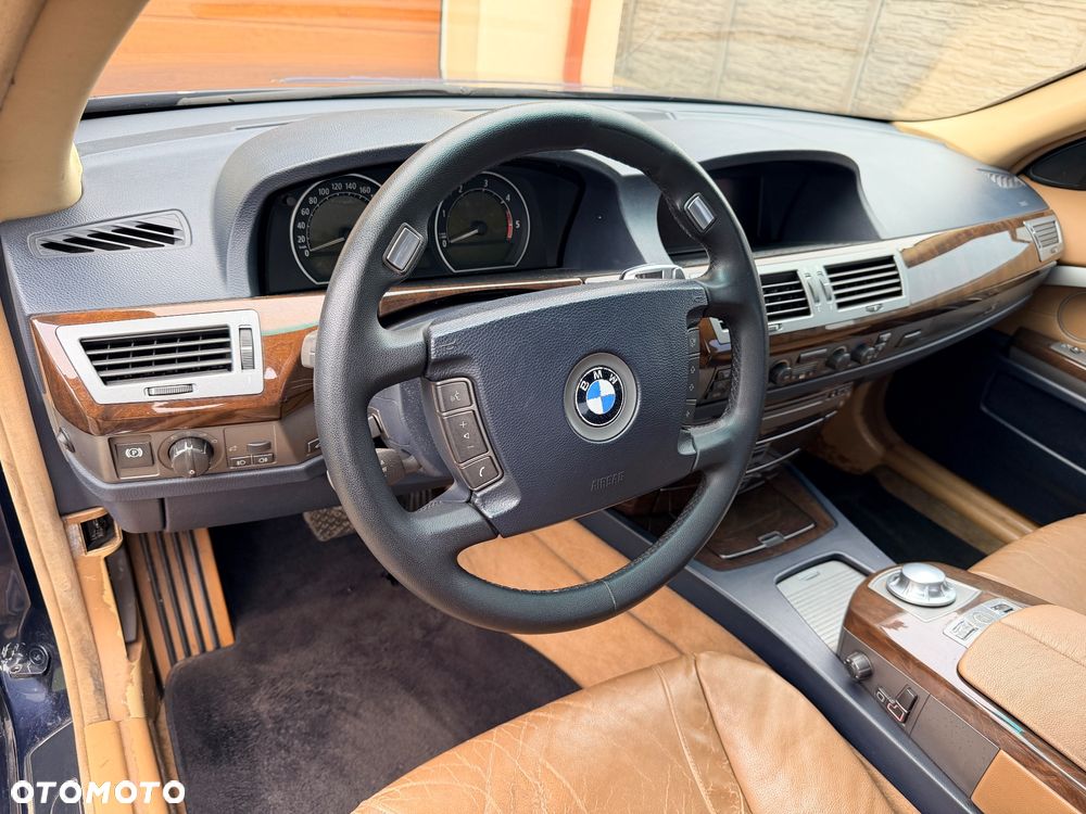 BMW Seria 7 - 35
