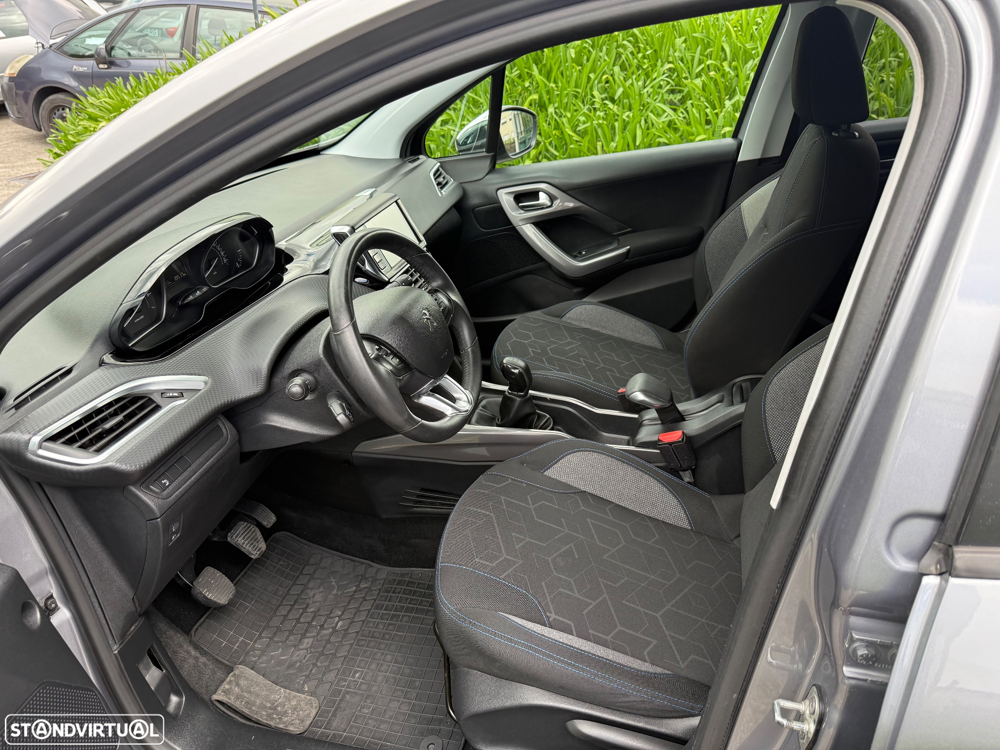 Peugeot 2008 1.2 PureTech Allure - 8