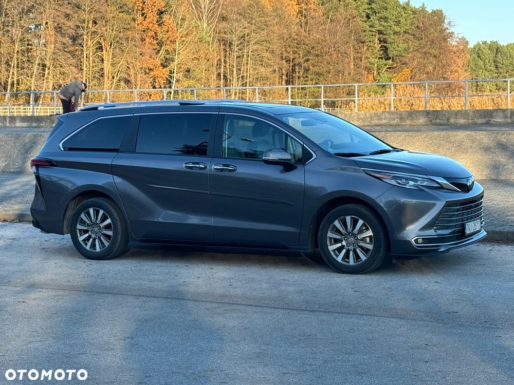 Toyota Sienna - 9