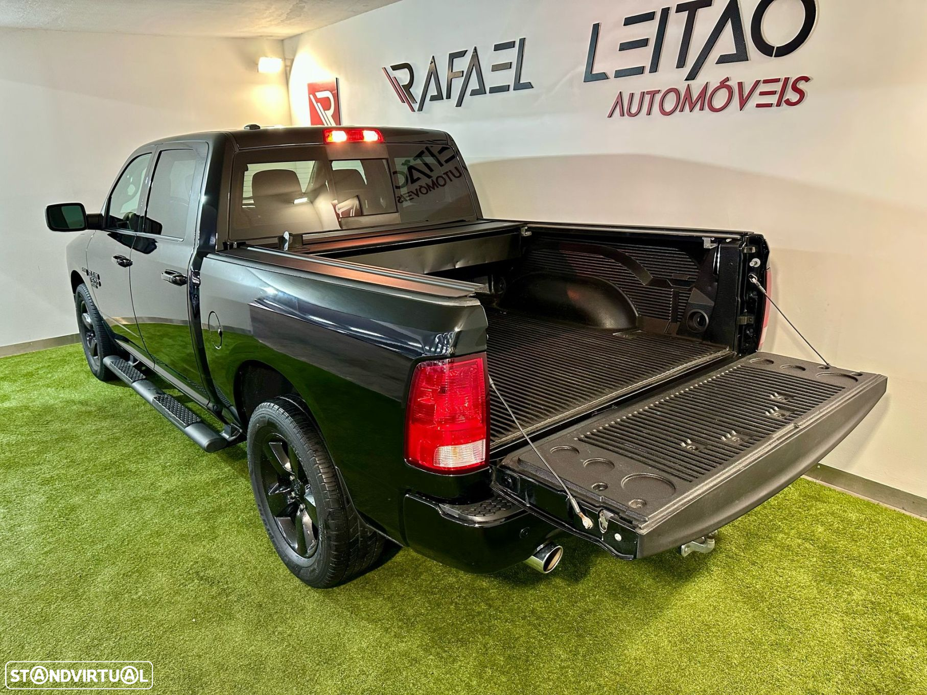 Dodge RAM 1500 5.7 V8 - 12