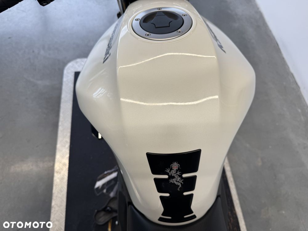 Kawasaki ER - 25
