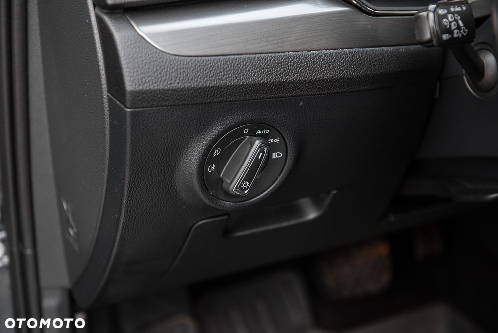 Skoda Superb 2.0 TDI DSG L&K - 33