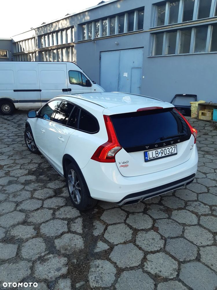 Volvo V60 Cross Country - 13