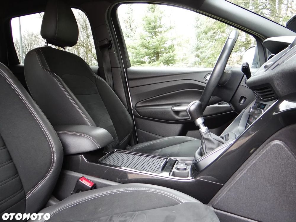 Ford Kuga 1.5 EcoBoost 2x4 ST-Line - 8