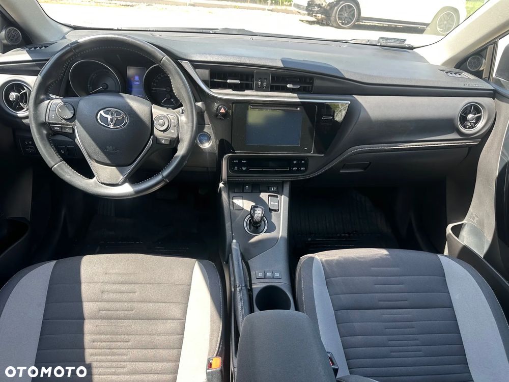 Toyota Auris - 10