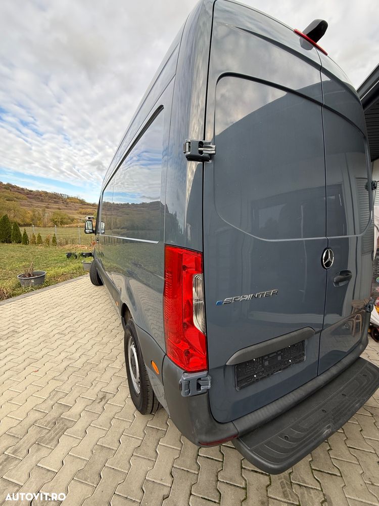 Mercedes-Benz eSprinter - 13