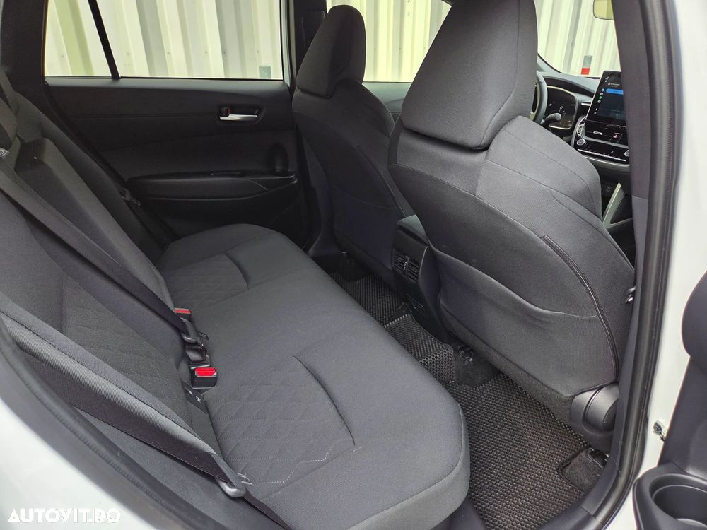 Toyota Corolla Cross - 24