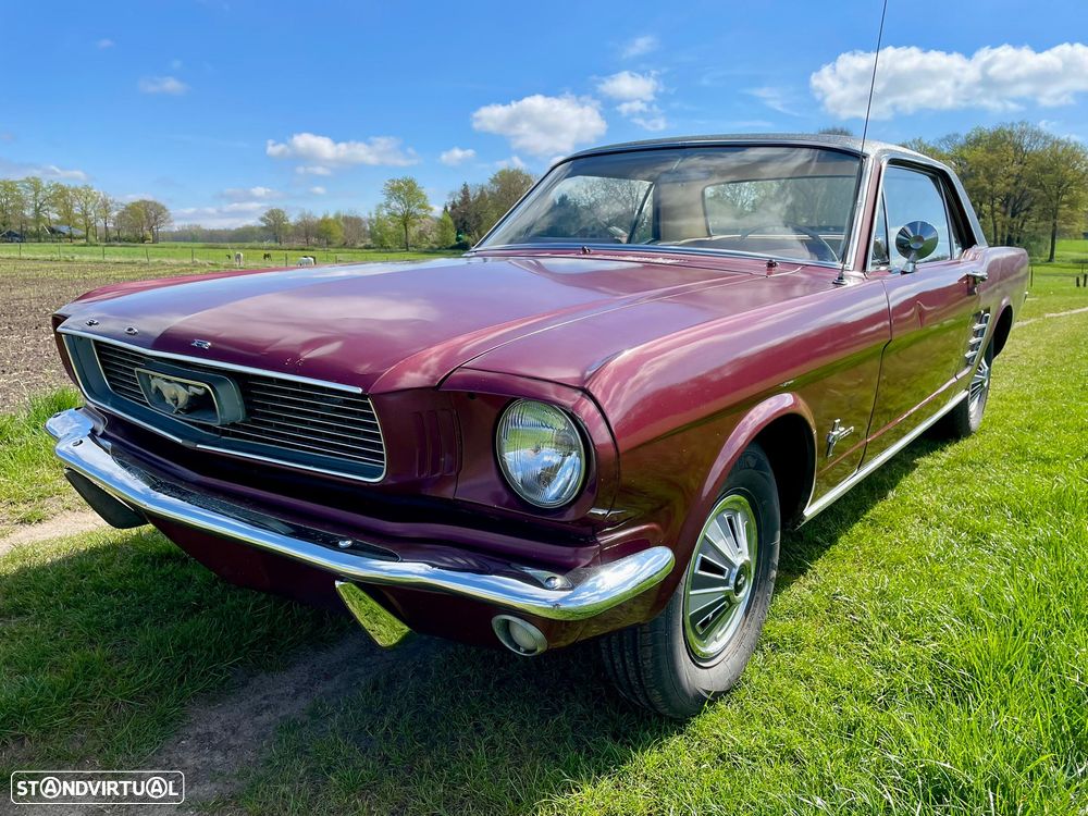 Ford Mustang - 1