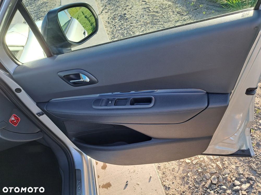 Peugeot 3008 THP 165 EAT6 Stop & Start Allure - 27
