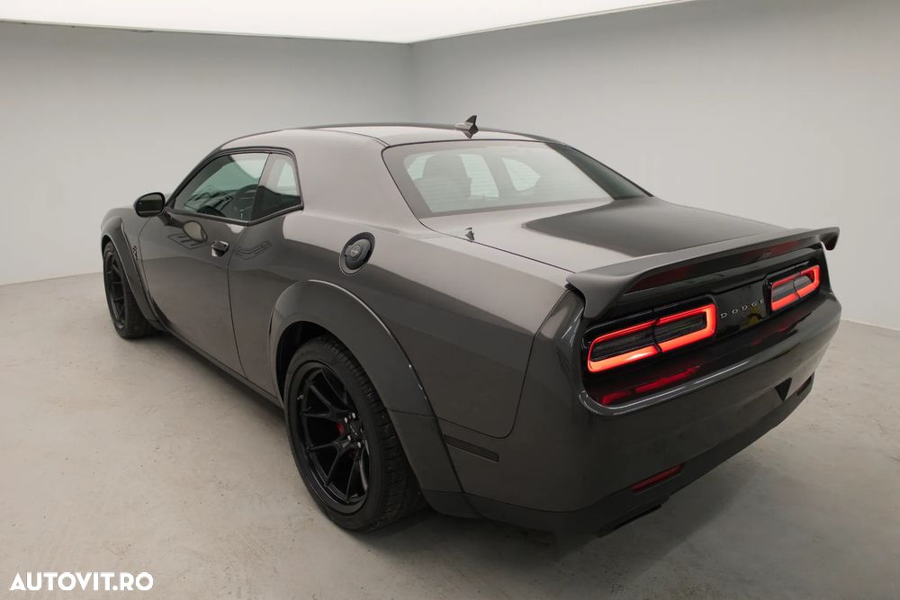 Dodge Challenger - 10