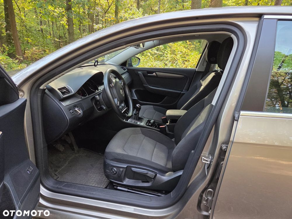 Volkswagen Passat - 9