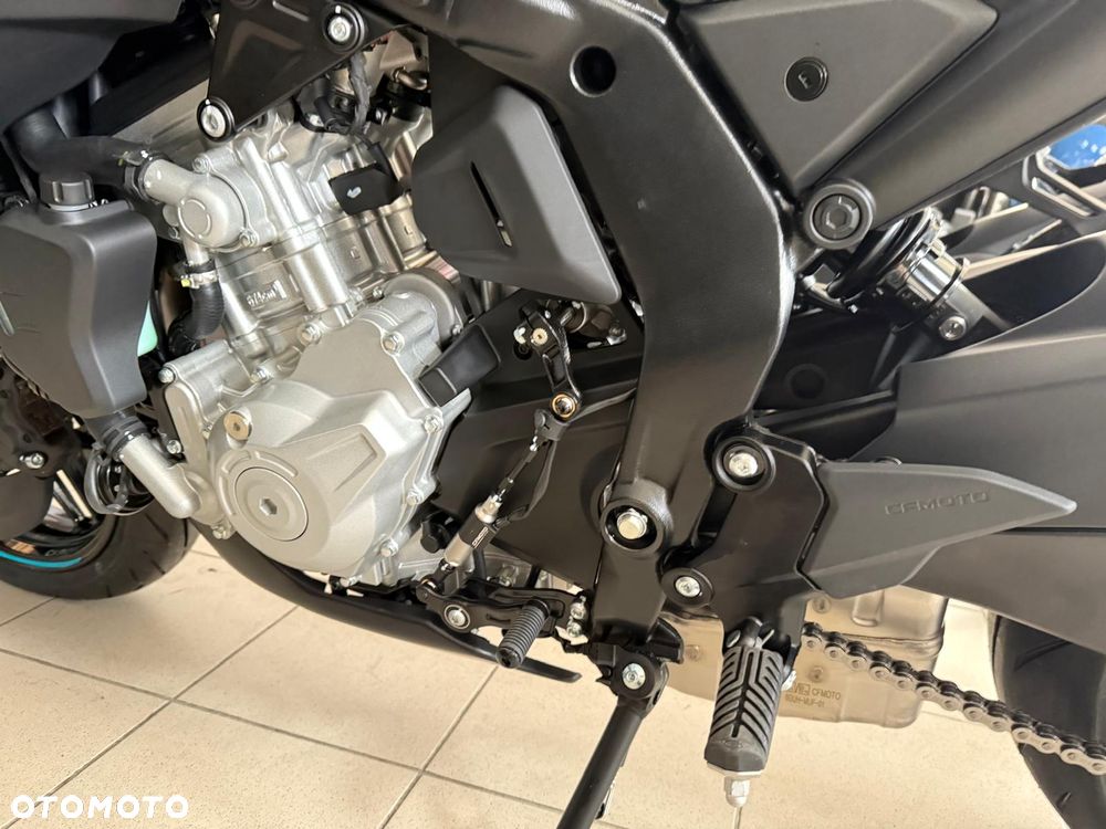 CFMoto 675NK - 38