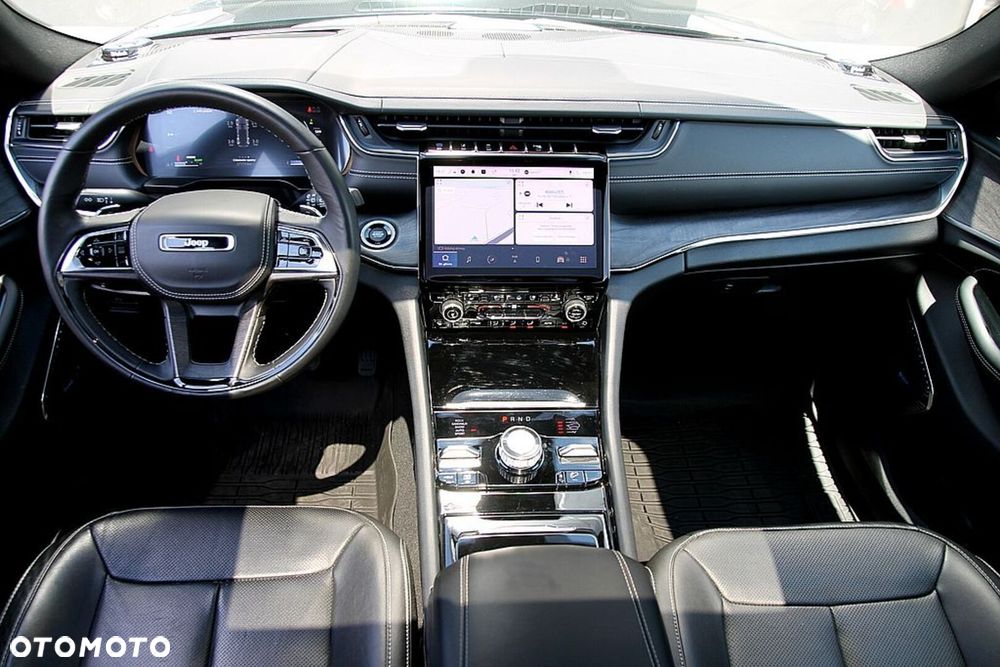 Jeep Grand Cherokee - 22