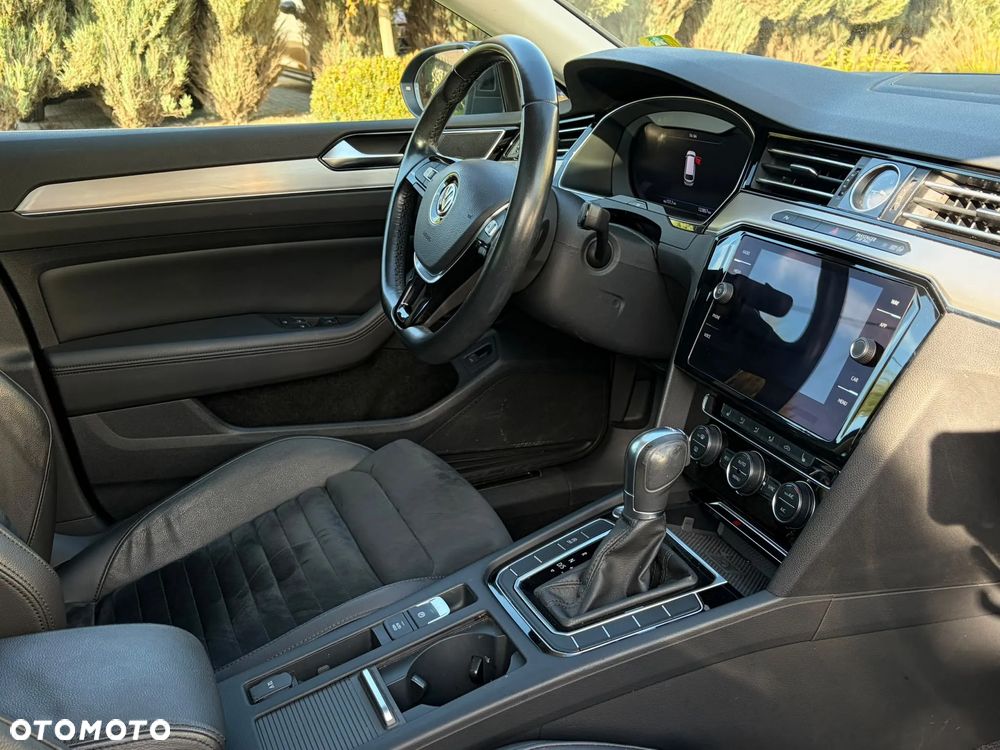 Volkswagen Passat - 11
