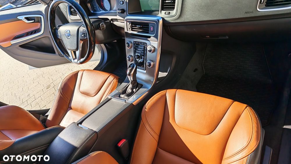 Volvo V60 D4 Geartronic Momentum - 33