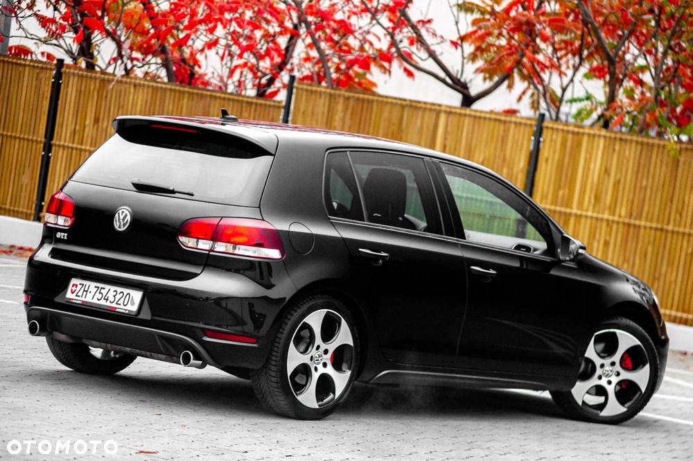 2010 Volkswagen Golf 2.0 TSI GTI, photograph 11
