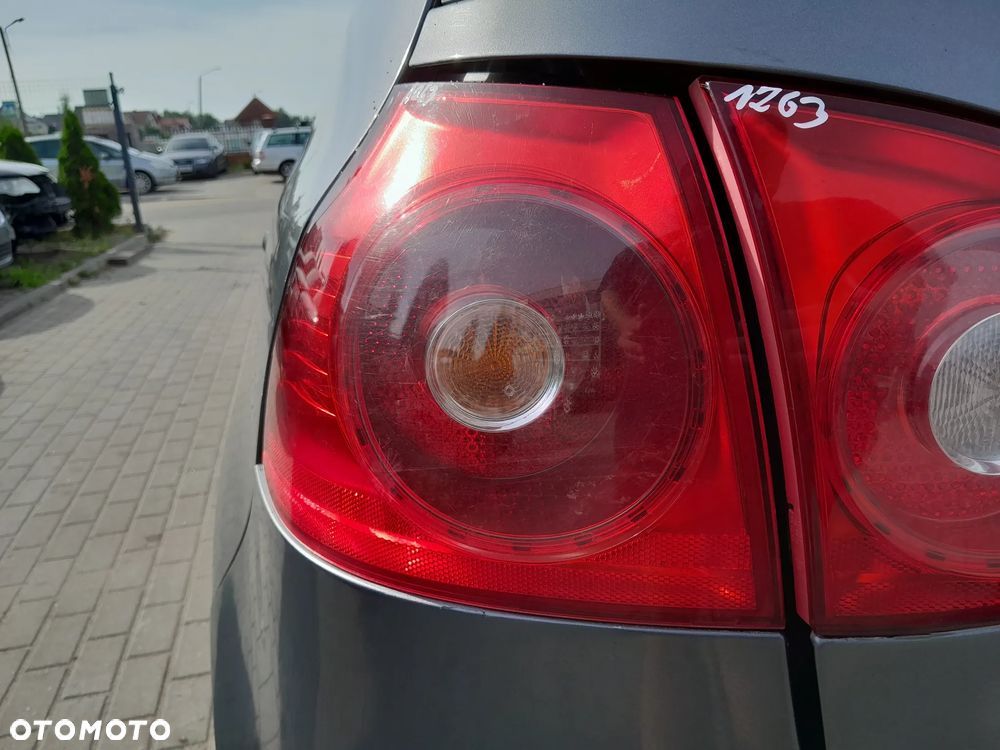 VW GOLF V LAMPA TYLNA LEWA W BŁOTNIK HB - 2