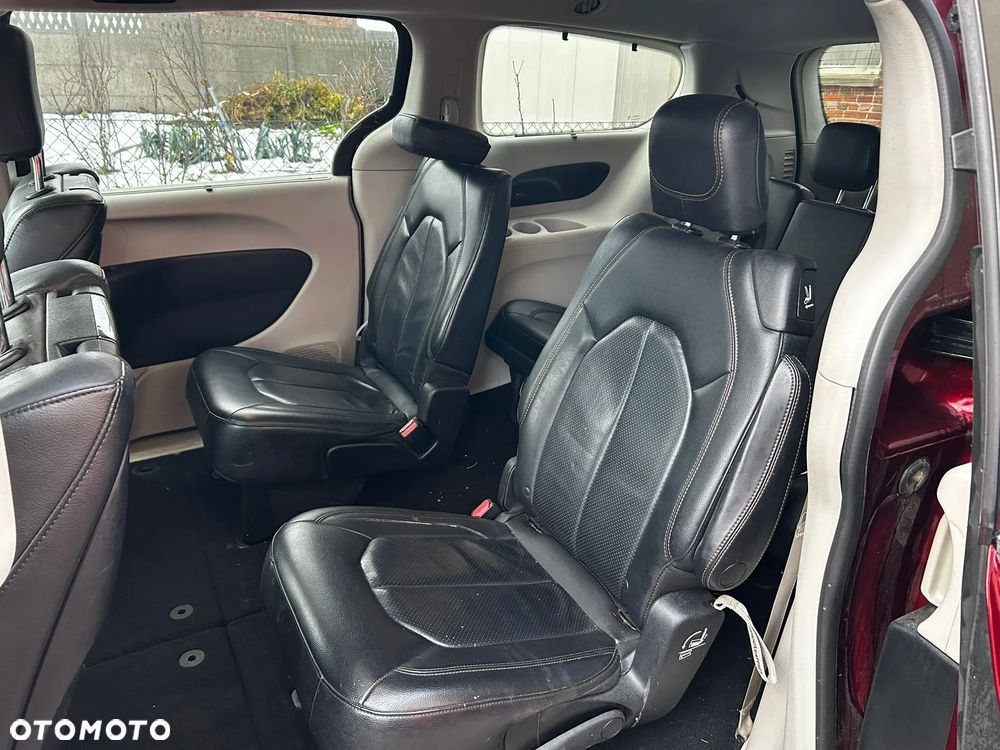 Chrysler Pacifica - 18