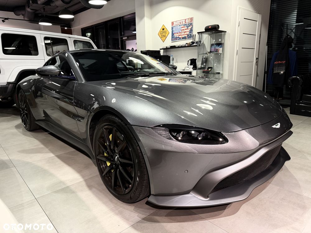 Aston Martin Vantage - 4