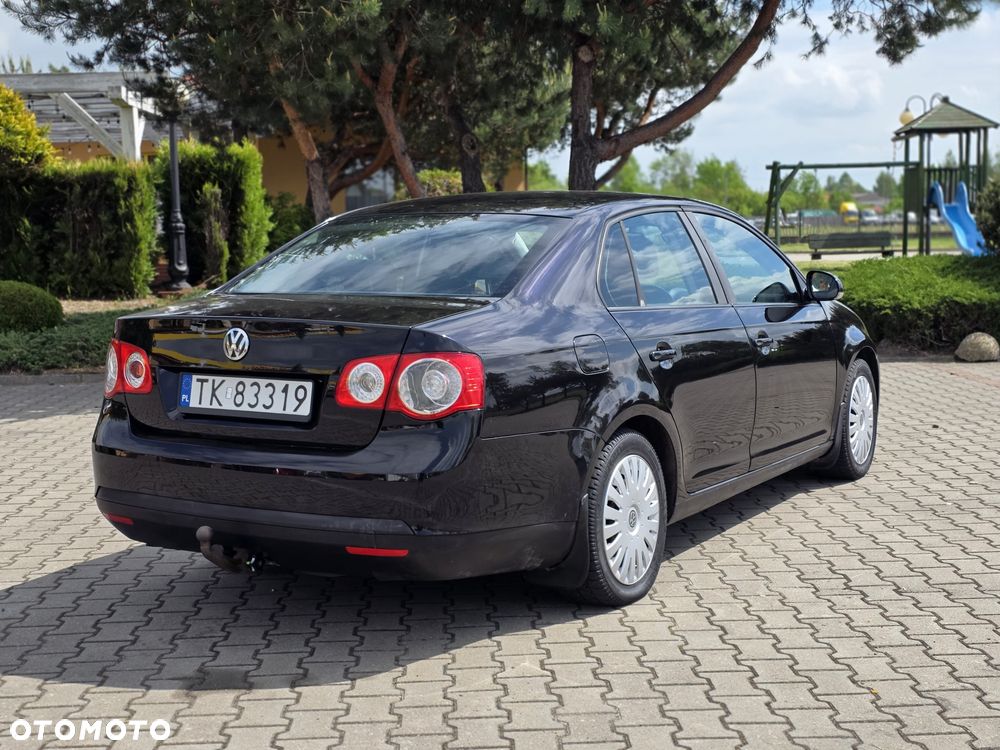 Volkswagen Jetta - 4