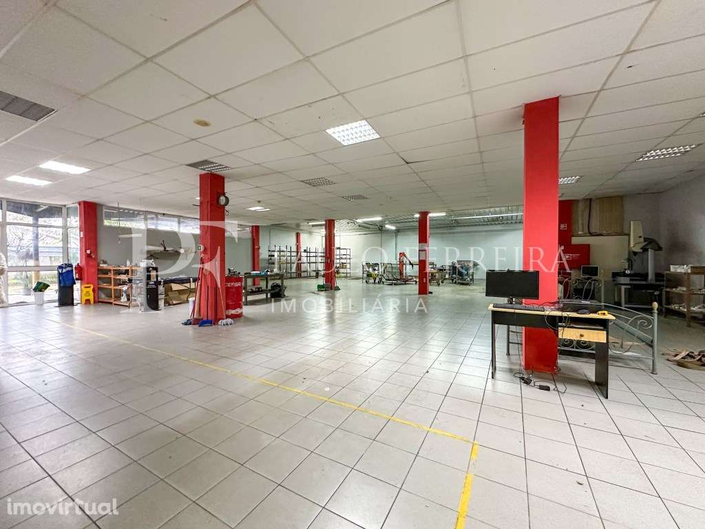 Armazém próximo do centro de Famalicão - Grande imagem: 4/17