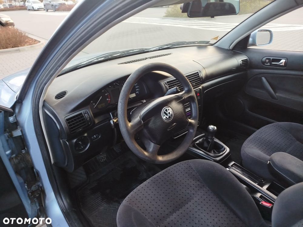 Volkswagen Passat 1.8 - 15