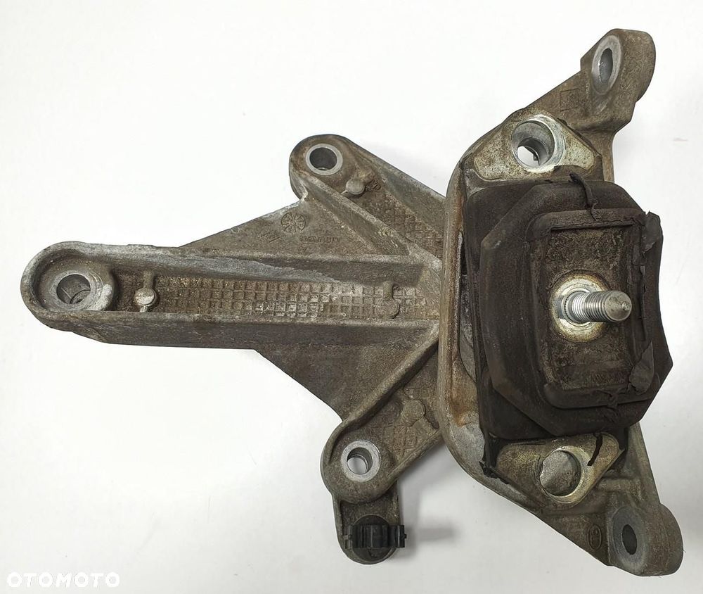 ŁAPA PODUSZKA SKRZYNI BIEGÓW RENAULT MEGANE II 1.6 16V 8200043084