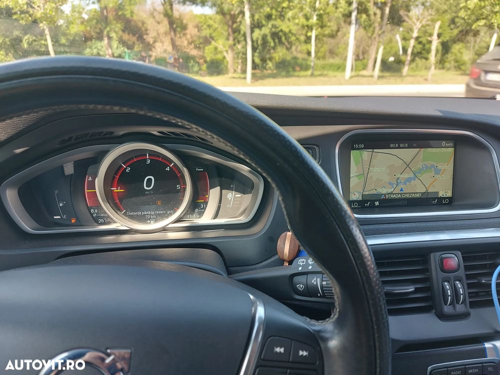 Volvo V40 D3 R-Design - 9