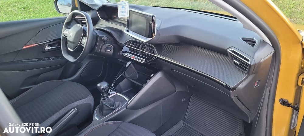 Peugeot 208 - 12