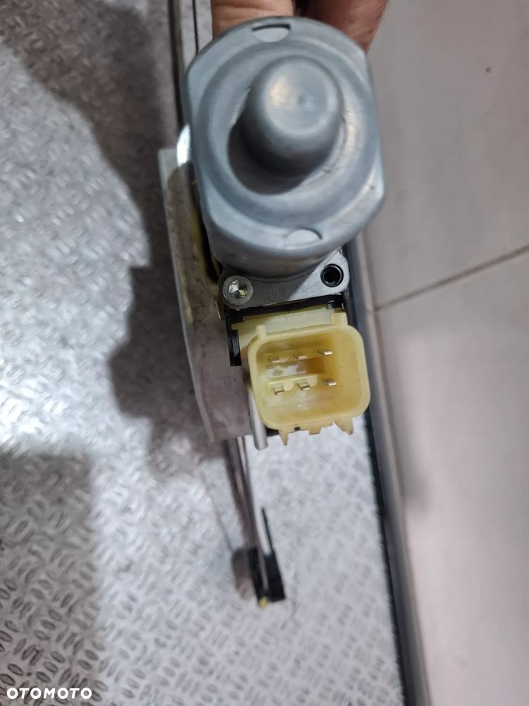 Podnośnik szyby drzwi prawy tył Ford Kuga Mk2 2014 rok - 3