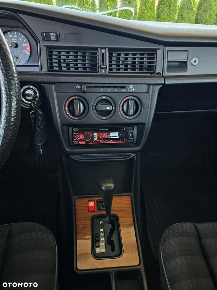 Mercedes-Benz W201 (190) - 19