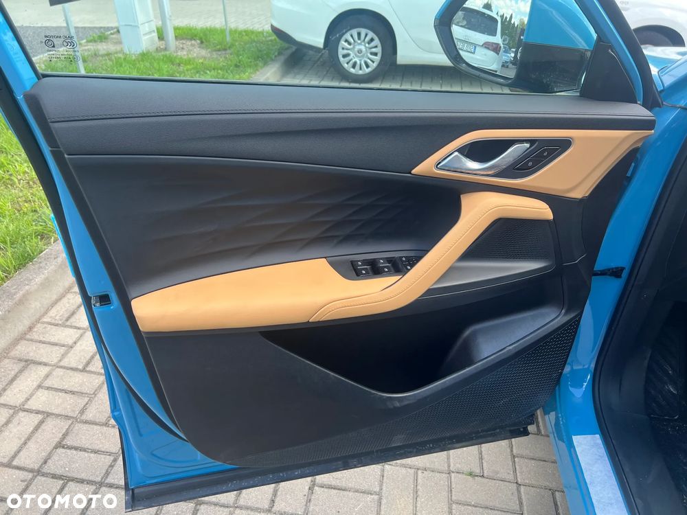 MG HS 1.5 T-GDI Excite DCT - 12