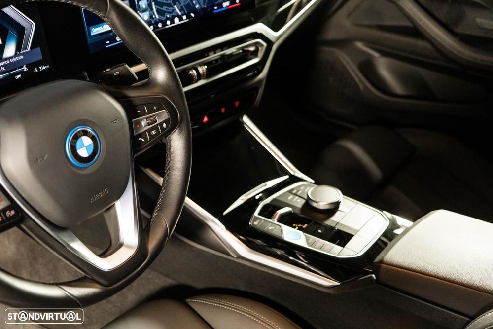 BMW i4 eDrive40 - 36