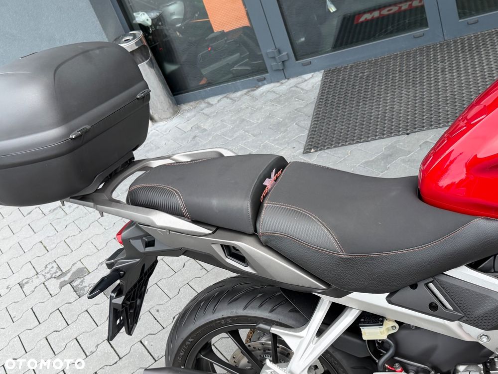 Honda VFR - 13