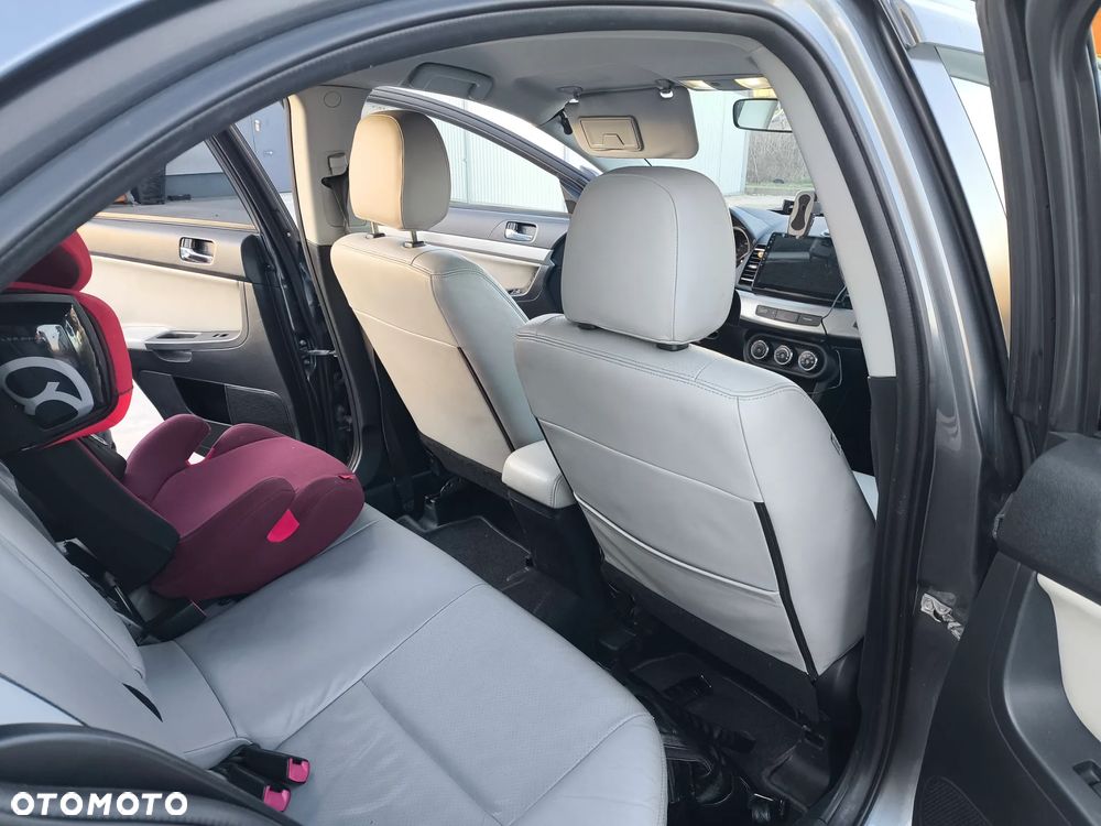 Mitsubishi Lancer - 8