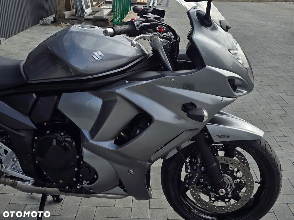 Suzuki GSX - 15