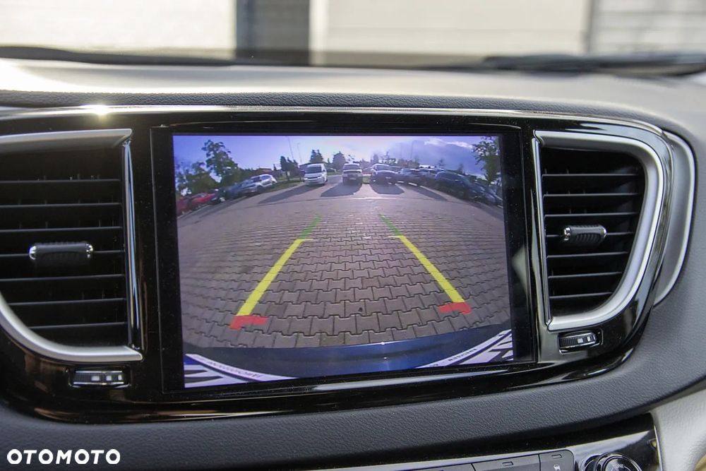 Chrysler Pacifica - 17