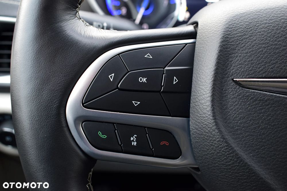 Chrysler Pacifica - 10