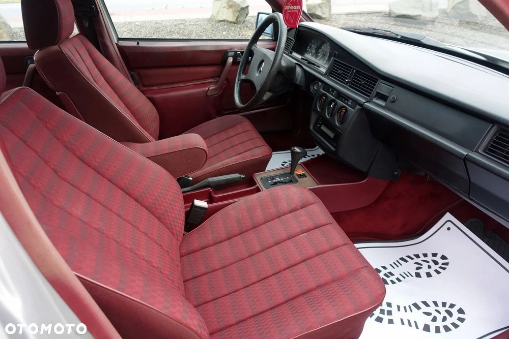 Mercedes-Benz W201 (190) - 12