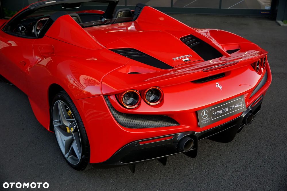 Ferrari F8 Spider - 13
