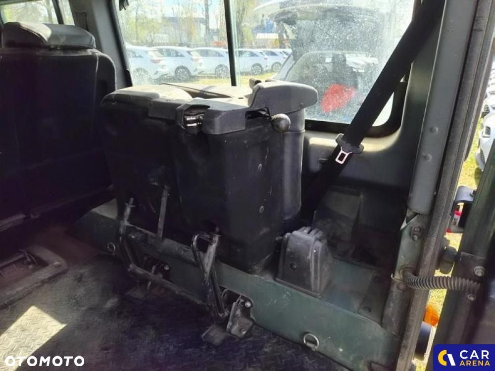 Land Rover Defender - 28