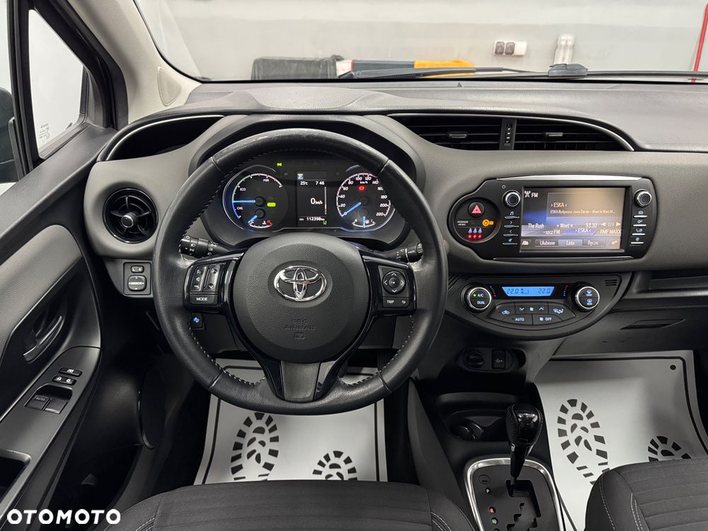 Toyota Yaris Hybrid 100 Business Edition - 11