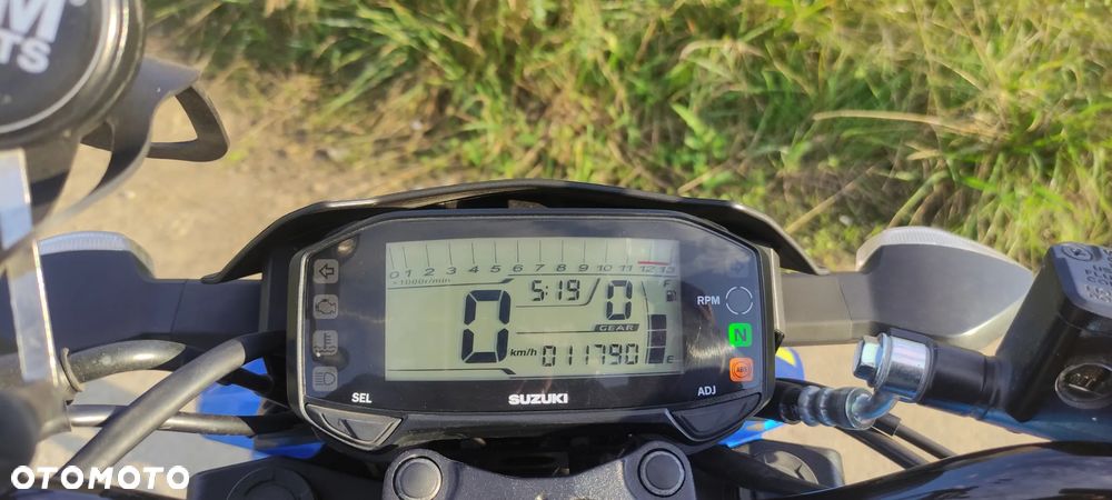 Suzuki GSX - 21