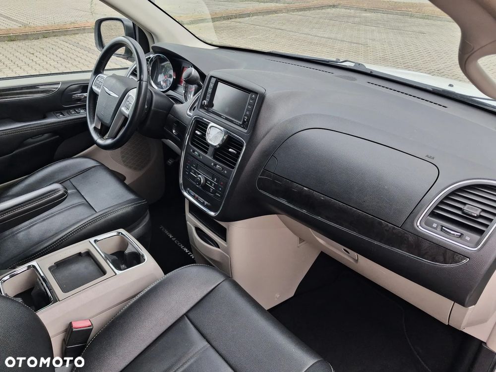 Chrysler Town & Country 3.6 Touring - 26