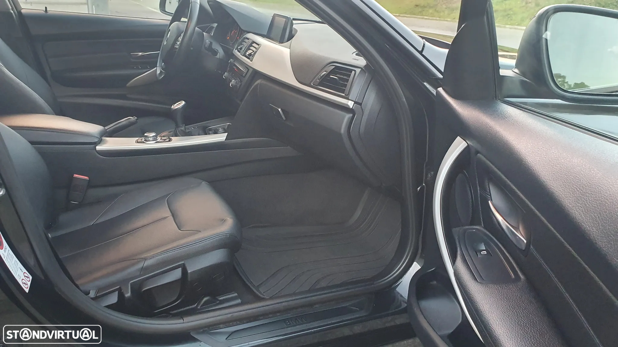 BMW 318 d Line Luxury - 23